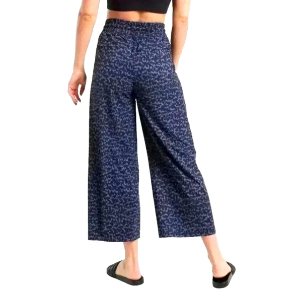 Athleta Avenue Wide Leg Crop Pant Allure Navy Travel Hybrid Work Womens Size 4P - Picture 2 of 10